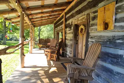 Image de Graceland Farm 200 yr old rustic cabin located near the heart of Pilot Mtn, Nc