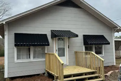 Image de Charming 2-bedroom cottage in adorable Grayson with WiFi, Ac