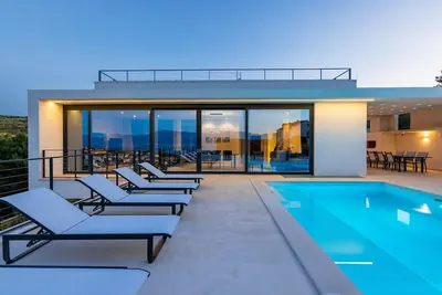 Image de Beautiful Villa Adriatis with pool in Brač, Bbq, family