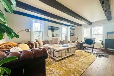 Image de Charming 1810 farmhouse on 24 acres w/ gorgeous mountain views, 2 bedrooms &WiFi