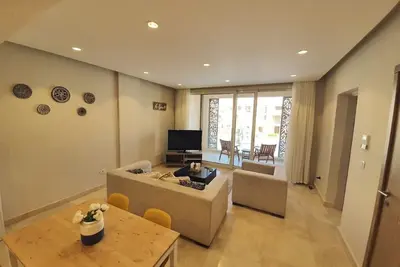 Image de Modern 2 Bedroom Bliss with Captivating Lighting