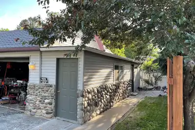 Image de Cozy studio with Ac and WiFi. Central for tourist sites in Oscoda. family of 4.