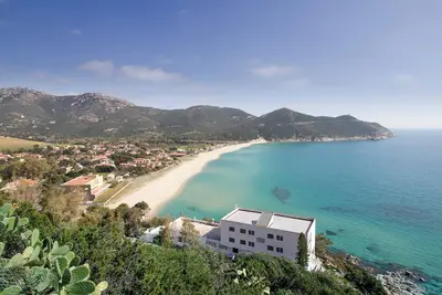Image de Accogliente Villa Immersa nel Verde con Incantevole Vista Mare