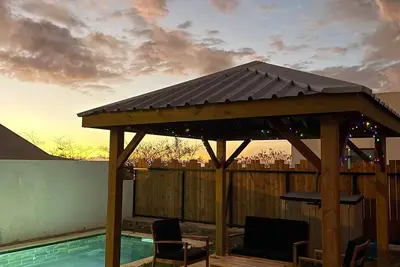 Image de Maison avec piscine 4 chambres idéale famille ou entre amis