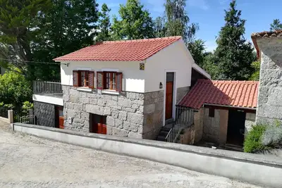 Image de A cozy rustic house with essential services 25 meters away.