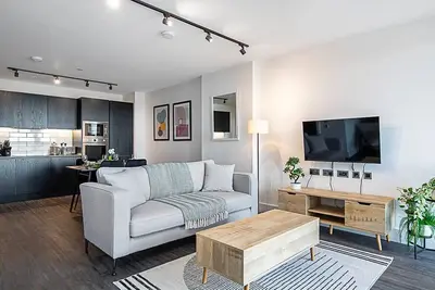Image de Sky-High Apartment with Modern Decor
