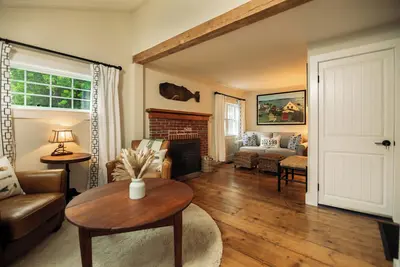 Image de Cozy cottage -Close to Downtown Camden!