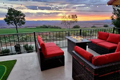 Image de Cliff Views, Hot Tub, Kayaks, Boat Parking, SUPs, Pool Table, Fire Pit, Golf, Air Hockey, Ping Pong