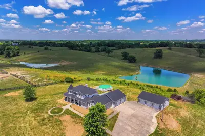 Image de Sprawling Kentucky Getaway w/ Pool & Hot Tub!