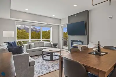 Image de The PEAKaboo View - 2Bd/2Bath Top Floor