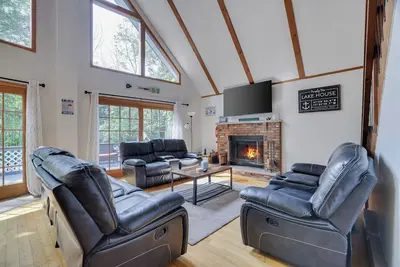 Image de Welcome to Family ties, steps from the main beach and pool in the Hideout! \n