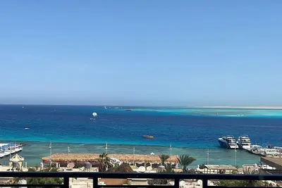 Image de Sea view  3-bedroom apartment in delightful hurghada, \n with Ac, WiFi