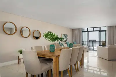 Image de Beachfront Living at Eden on The Bay