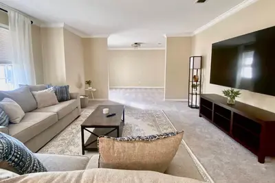 Image de Spacious 5-bedroom, 3-bathroom house with pool table in delightful Rome
