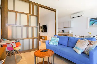 Image de Beautiful condo with rooftop pools, gym access, and beachside bliss