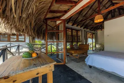 Image de Spacious 8-bedroom villa in welcoming Bocachica