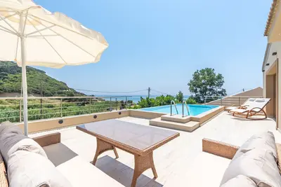 Image de Maison de vacances 'Villa Vasilis' avec vue mer, piscine privée et Wi-Fi