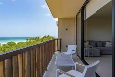 Image de Pool view loft steps away from the beach - B102\n\n