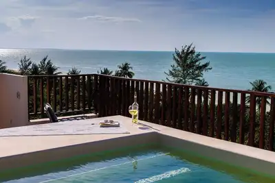 Image de 2 Br Rooftop Retreat Apartment / Breathtaking Sunset Ocean Views - A301