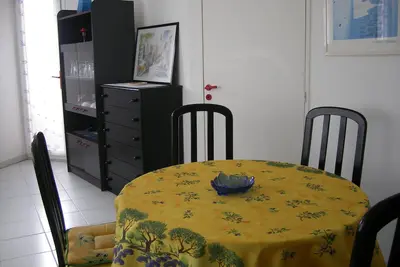 Image de Appartement T2 à 100m de la plage de sable fin. Vraiment 100m! !