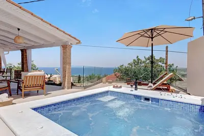 Image de Maison de campagne \"Olivella Luxury Suites\" avec terrasse privée, Wi-Fi et climatisation