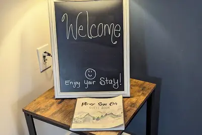 Image de Rustic Oasis for the Family -  6 min walk to Downtown