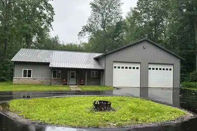 Image de Cabin in the Woods-Sleeps 10!