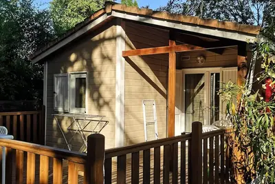 Image de Chalet Premium 35 m² (2 chambres) + Tv + Climatisation + grande terrasse semi couverte 4 personnes