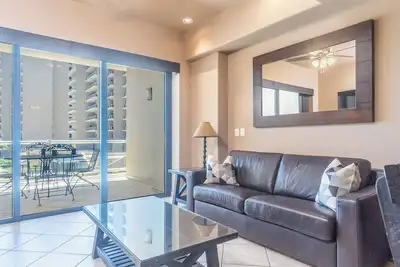 Image de Las Palomas Phase I Topaz 202 Exceptional OceanView 1br 1ba Unit.