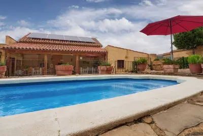 Image de Maison de campagne \"Casa Vega Del Esla\" avec piscine privée, Wi-Fi et climatisation
