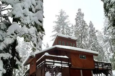 Image de Kamp challet in Blue Lake Spring-Bbq grill in deck & Snow fun in winter