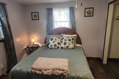 Image de Relaxing, Peaceful 1-bedroom Pet- Friendly Apartment