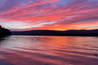 Image de Squam Lake charming, authentic cottage with dock & tennis court