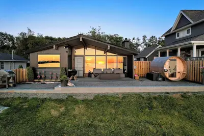 Image de Obsidian - Beachfront Bungalow with Sauna, A/C and Hi Speed Internet