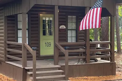 Image de Cozy cabin in pleasant Brewton with Ac, WiFi, and fire pit.