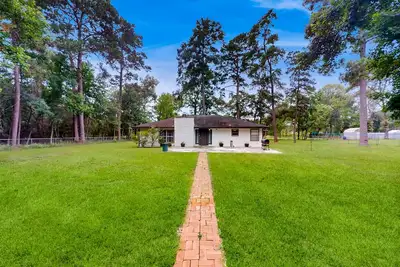 Image de Charming house with enclosed backyard, Hammock and W/D