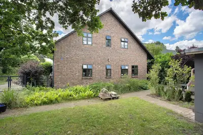 Appartement 'Landhaus Karlshagen Peenewiesen' avec terrasse privée, jardin privé et Wi-Fi