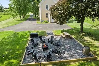 Image de Hudson Restored Farmhouse with Fire Pit