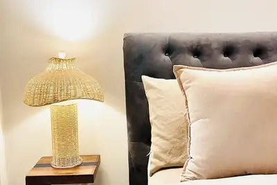 Comfy Neutral Living/Modern/Free Parking