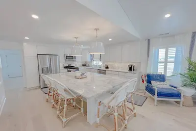 Image de Great Condo in Downtown Avalon Just Three Blocks to the Beach.