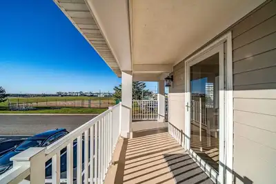 Image de Spacious Beach Block Condo