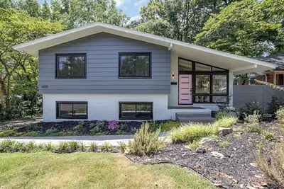 Image de Charming 3-bedroom house with spacious backyard in enjoyable Charlotte.