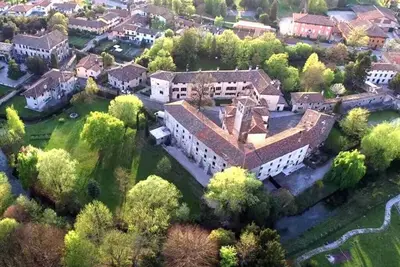 Image de \"Artuico\" avec jardin dans le château