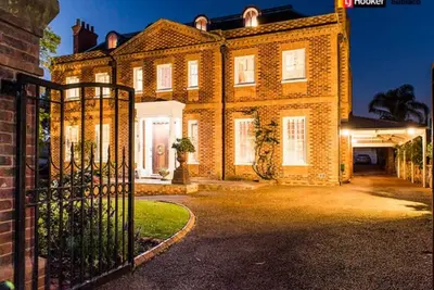 Image de Make you holiday dreams come true at this well located, one of a kind property!