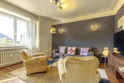 Image de Stylish 2br Apt with Balcony & Views near Center