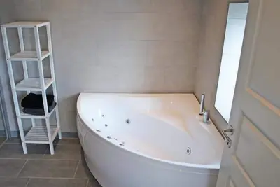 Image de Lovely, large holiday home on two floors, only 100-meters from the water.