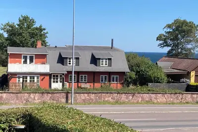 Image de Beautifully located holiday home with a sea view.