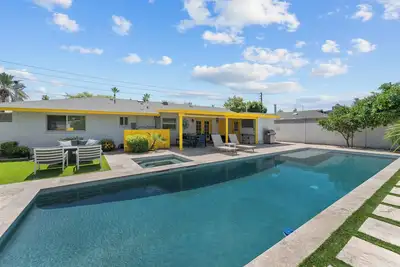 Image de 3 Br Oasis w/ Private Pool in Old Town