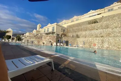 Image de Maison de vacances accueillante et moderne avec accès à la piscine