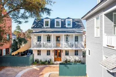 Image de Adorable Family Home With Heated Pool